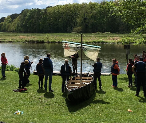Langbootbau als Team erleben