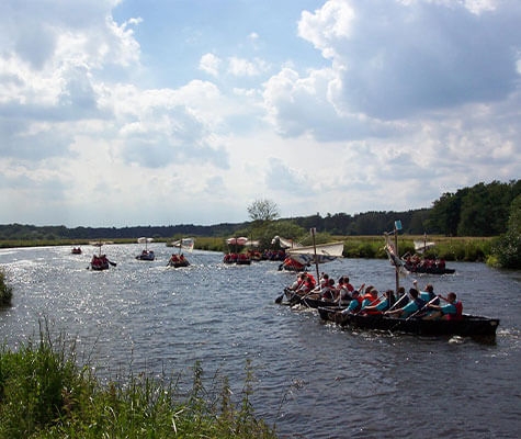 Langbootbau als Team erleben